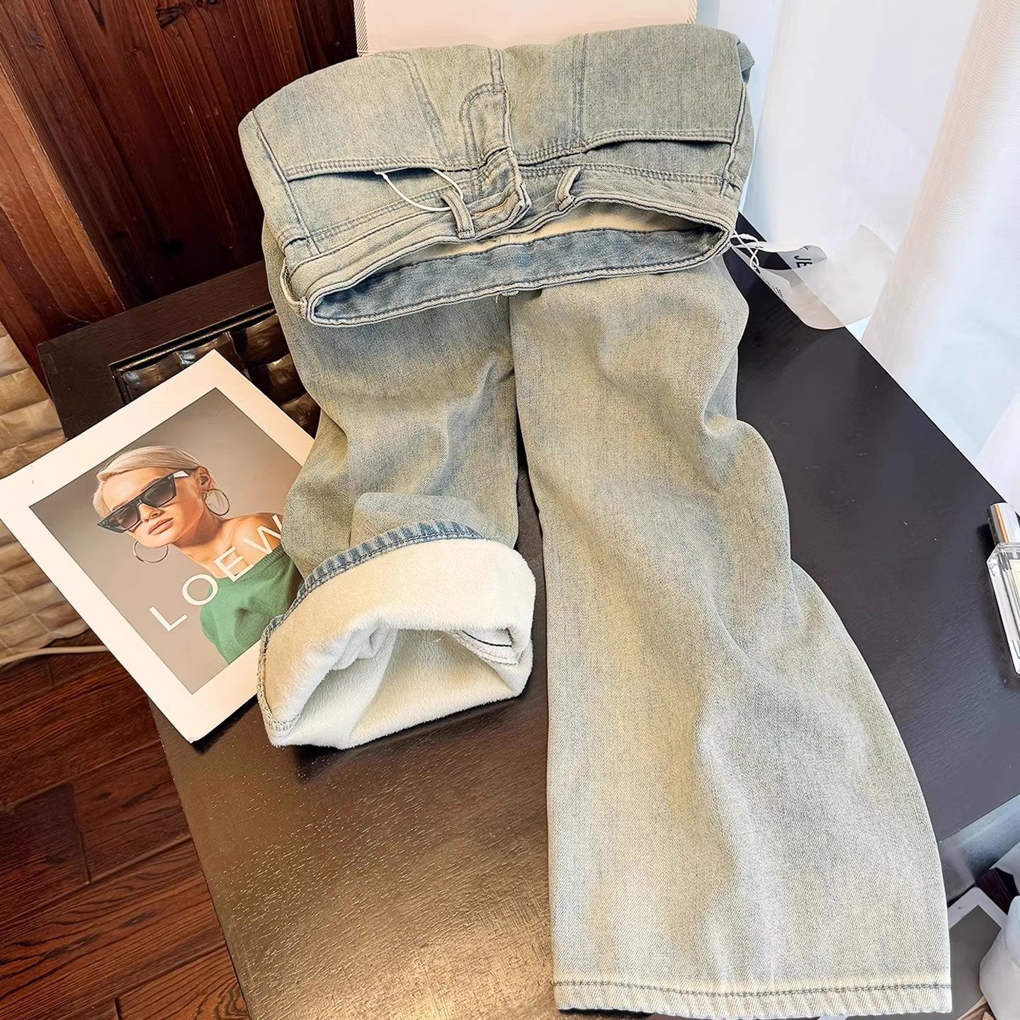 设计感浅蓝色加绒保暖宽松直筒牛仔裤女秋冬新款高腰显瘦垂感裤子