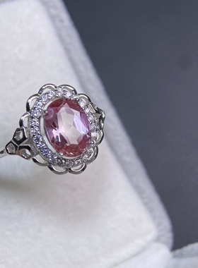 绝美亚历山大戒指，具有强烈的红绿变色效应，主石6*8mm