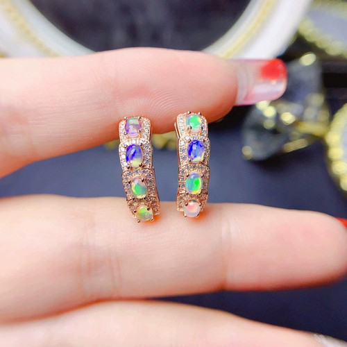 天然变彩白欧泊耳钉，颜色浓郁满火彩3x4mm925银镀白金、黄金两色