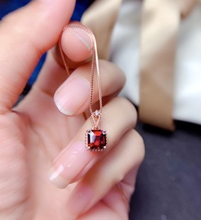 主石尺寸：6×6mm情人节礼 天然莫桑比克石榴石套装 地大珠宝