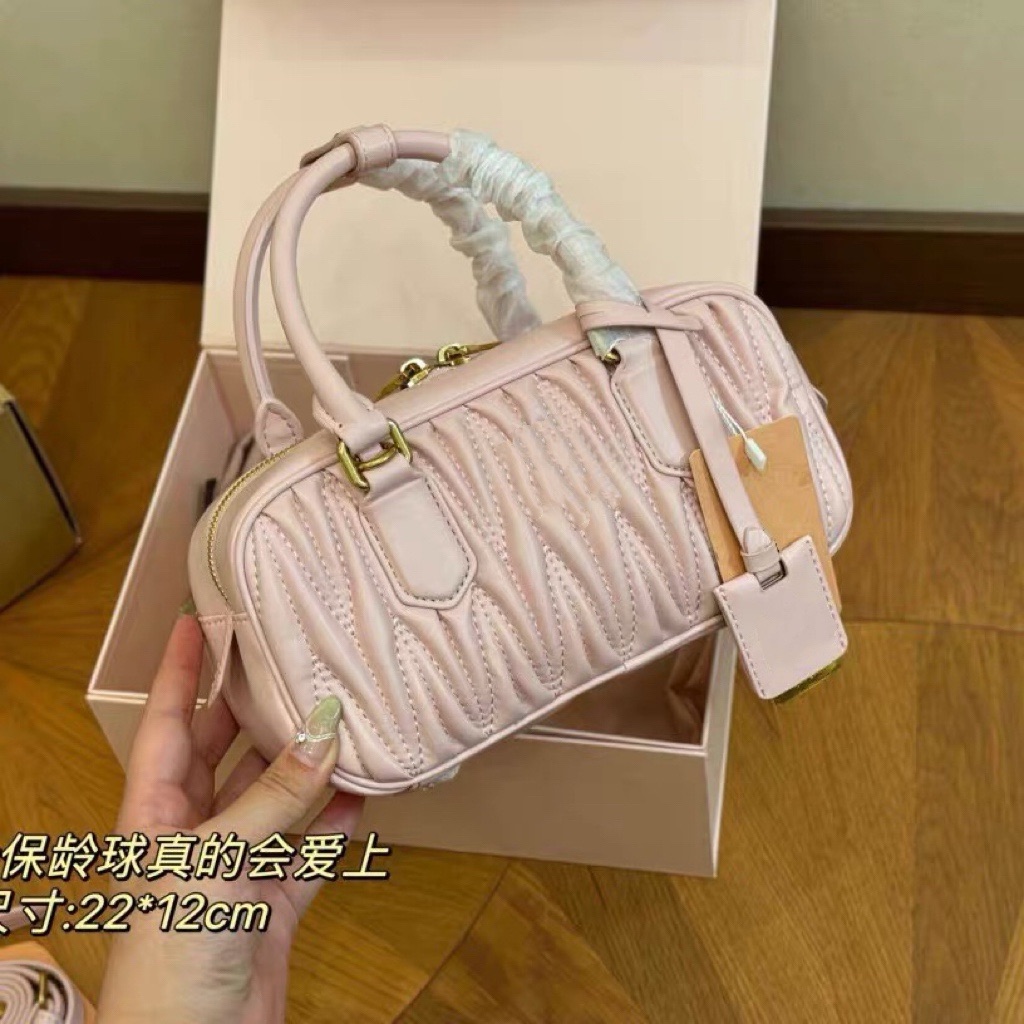 真皮褶皱保龄球单肩包包女 2025秋季新款单肩斜挎百搭款纯色包包