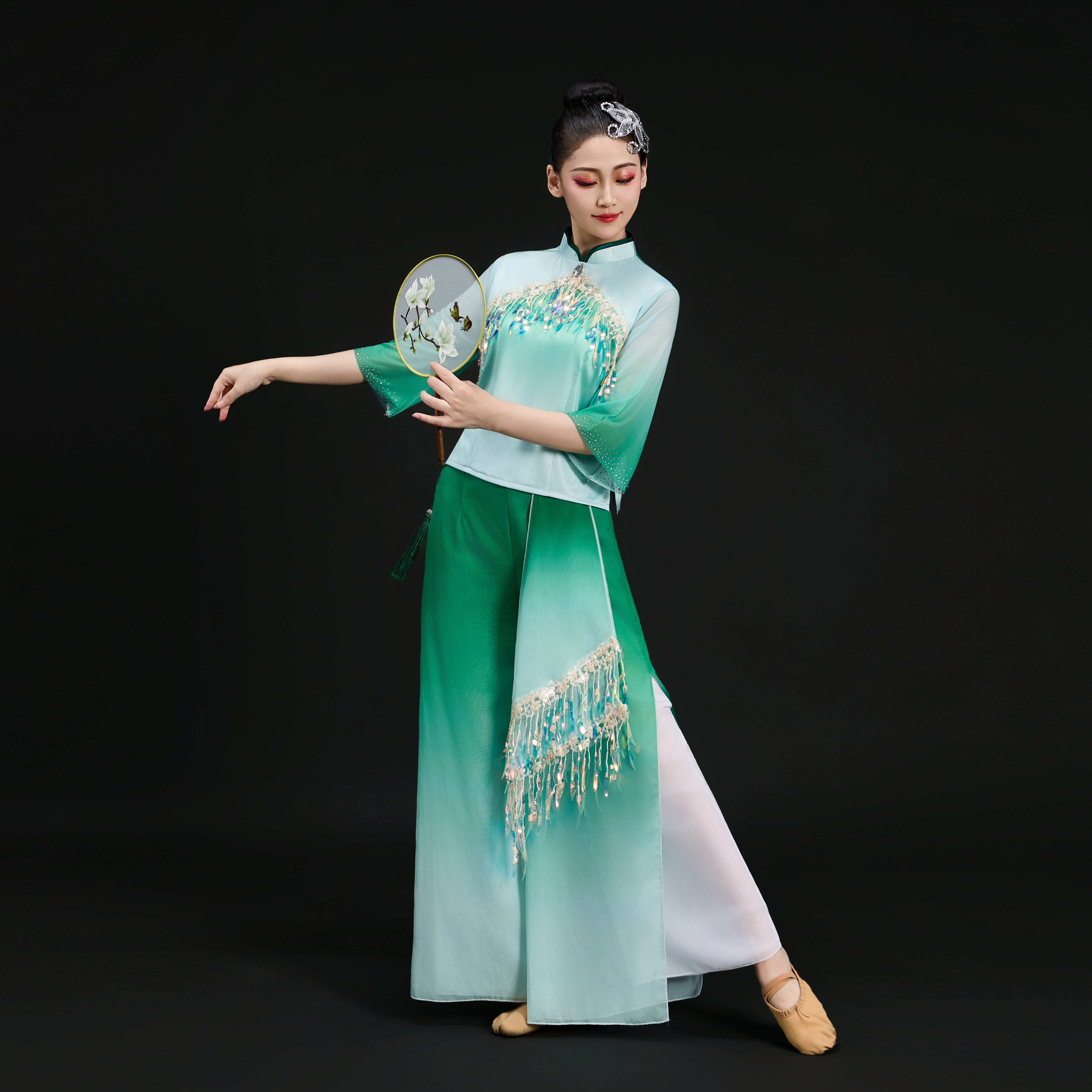 古典舞演出服女飘逸中国风茉莉花舞蹈服装扇子舞伞舞秧歌渐变套装