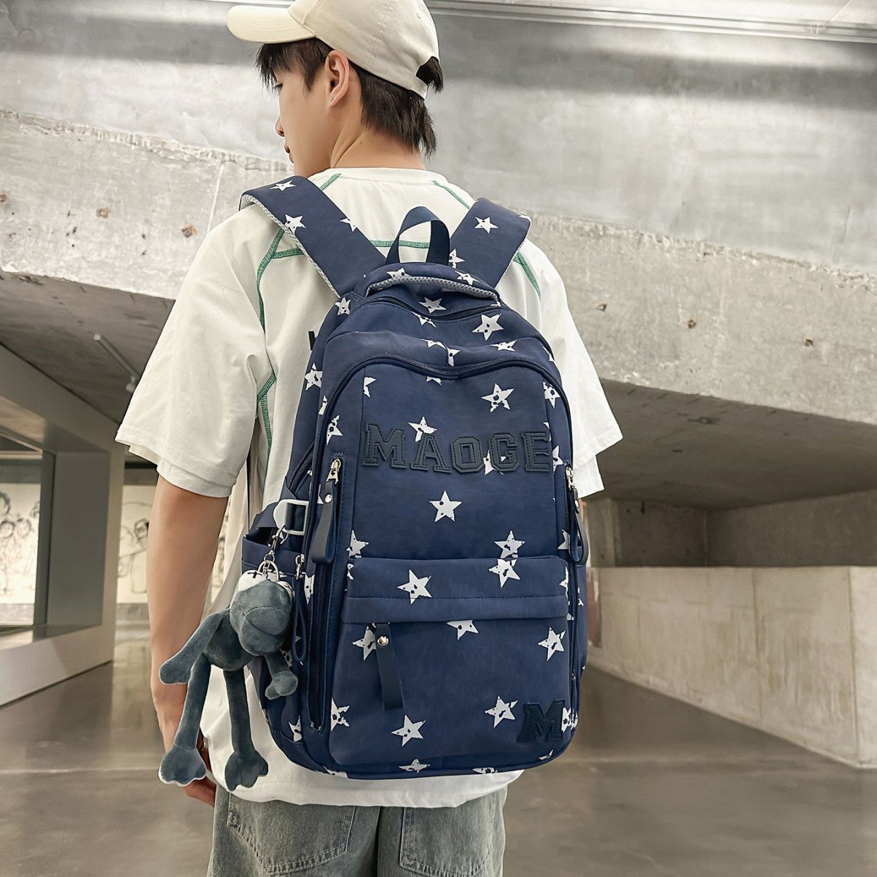 图案星星书包大容量男生大学生旅行背包轻便百搭初高中双肩包简约