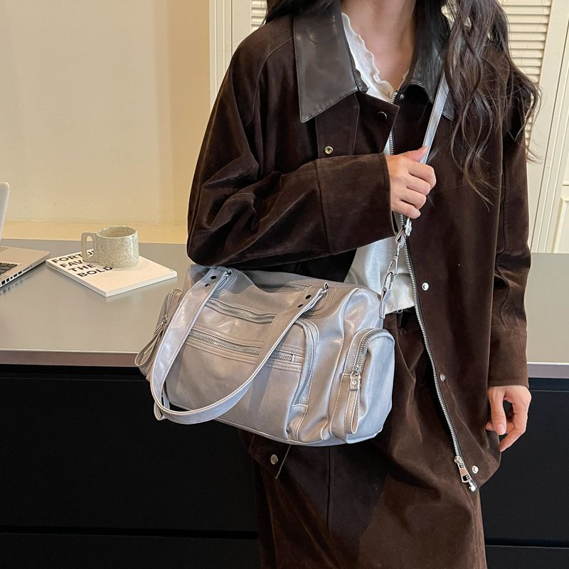 美拉德亮面机车包小众设计感多口袋大容量可单肩斜挎潮酷女包