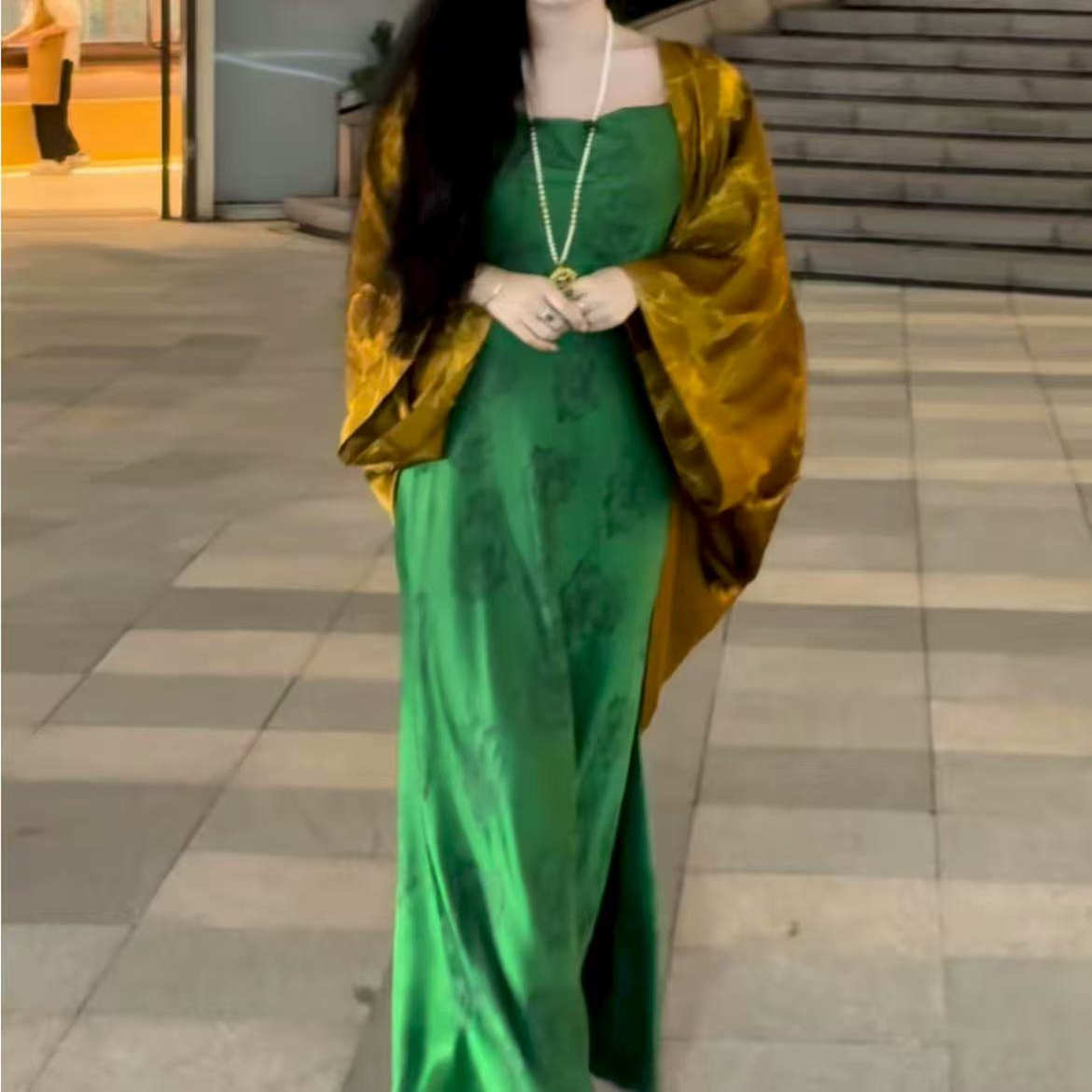 新中式高级感祖母绿吊带荡领裙女