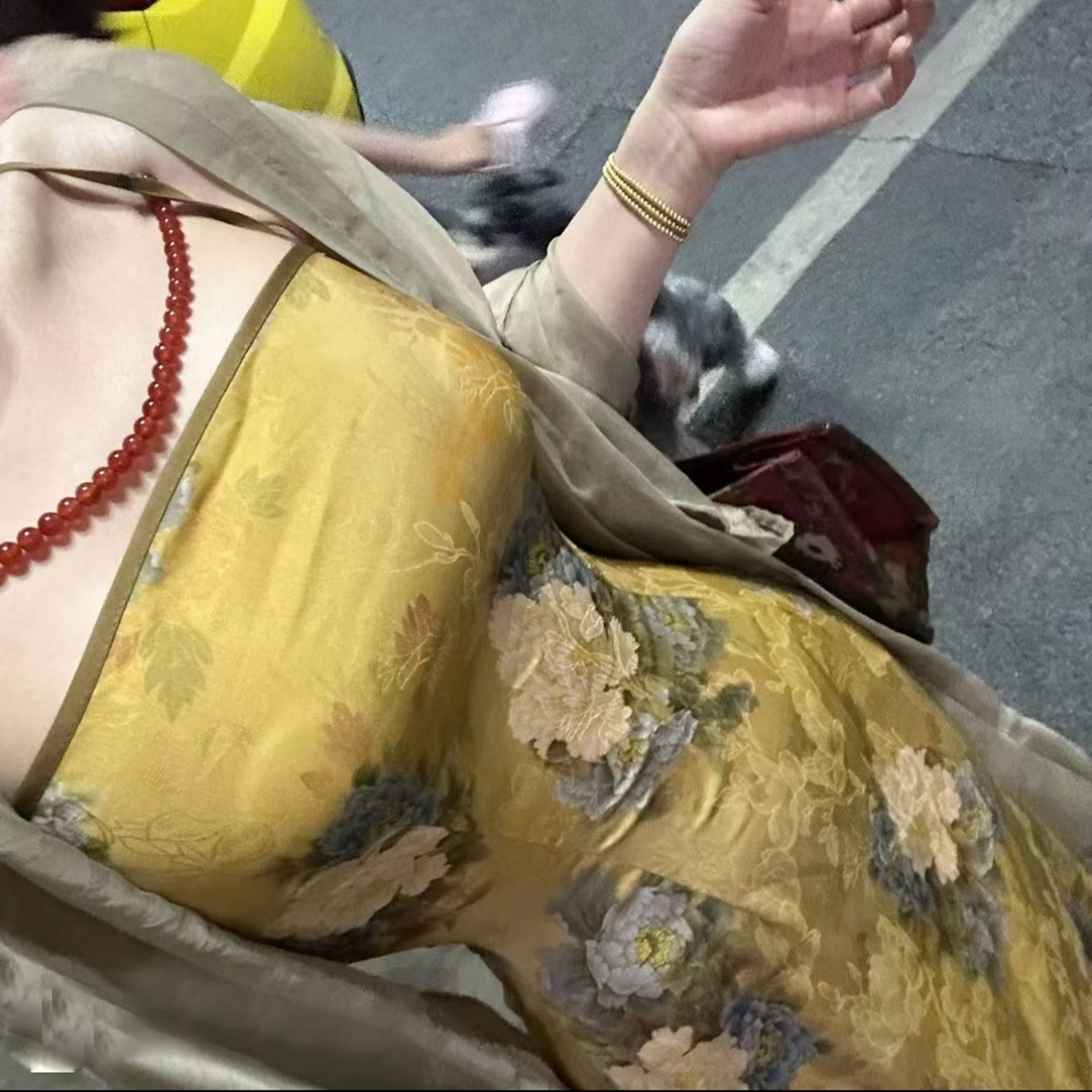 新中式国风黄色旗袍裙挂脖夜未央