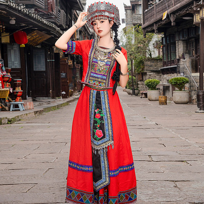 苗族服装女云南少数民族旅拍演出