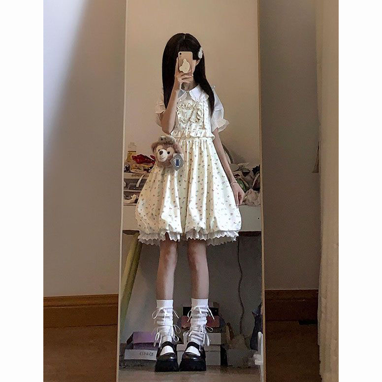 碎花背带连衣裙+白色娃娃领衬衫