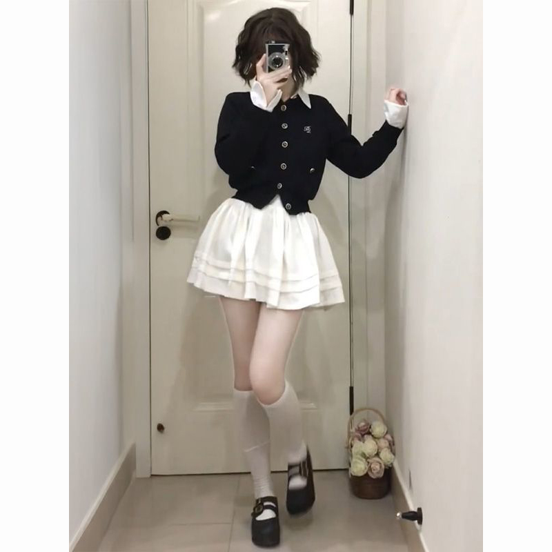 黑色毛衣开衫+高腰半身短裙