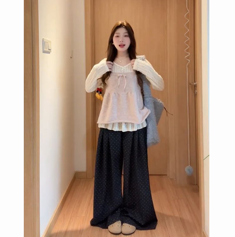 吊带背心马甲+镂空长袖上衣