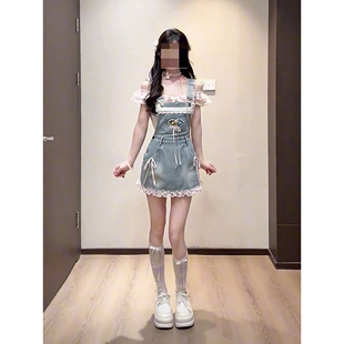 法式 温柔活力风蝴蝶结牛仔背带裙搭配花边一字肩内搭上衣两件套装