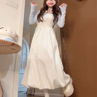 穿搭 一整套甜美学院风蝴蝶结高腰白色吊带花苞裙子搭蓝色针织罩衫