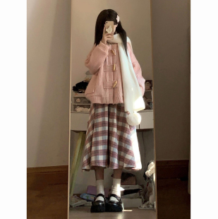 2025秋冬甜美可爱牛角扣连帽针织毛衣开衫+格纹半身长裙两件套装