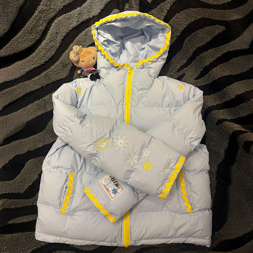 多巴胺撞色刺绣连帽棉服