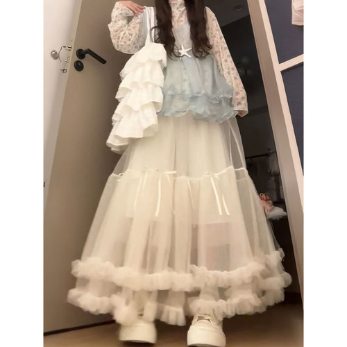 蓝色背心+碎花打底+蓬蓬裙