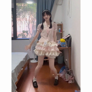 娃娃领粉色上衣搭配蛋糕半身裙两件套装 夏日清纯甜美少女感泡泡袖