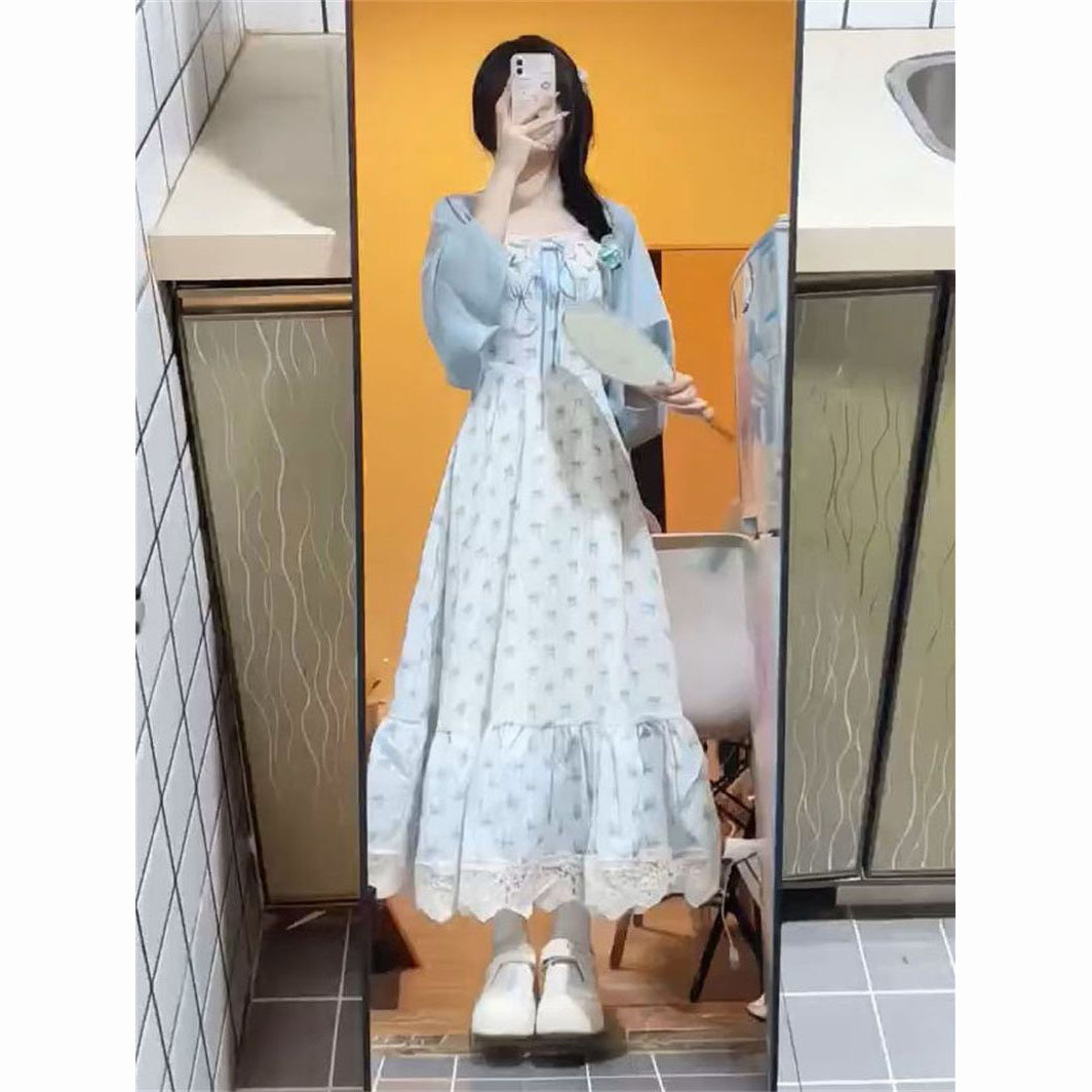 碎花吊带连衣裙+蓝色开衫