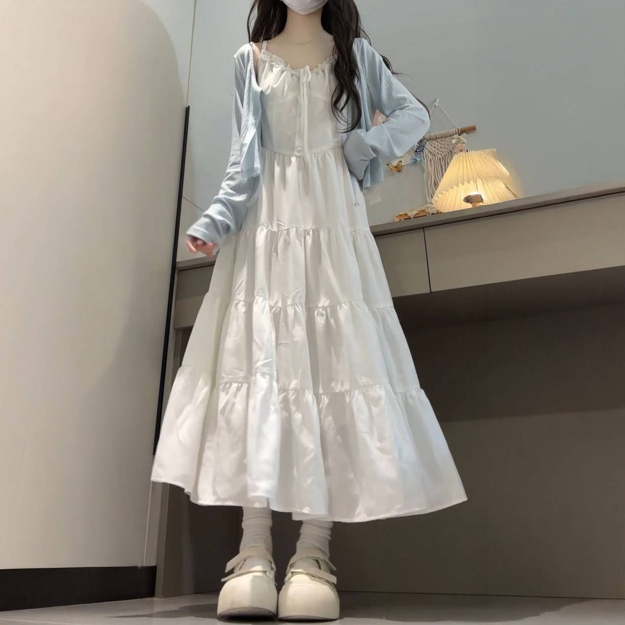 白色吊带连衣裙+防晒针织开衫