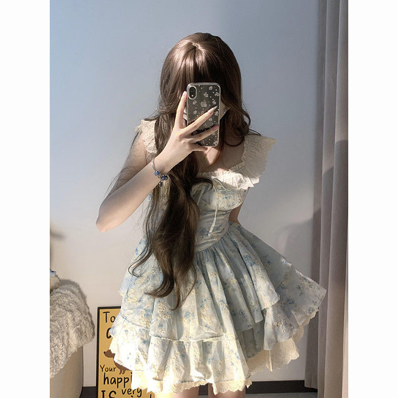 夏季甜美少女感蕾丝碎花小飞袖连衣裙小众清新减龄蓬蓬公主短裙子