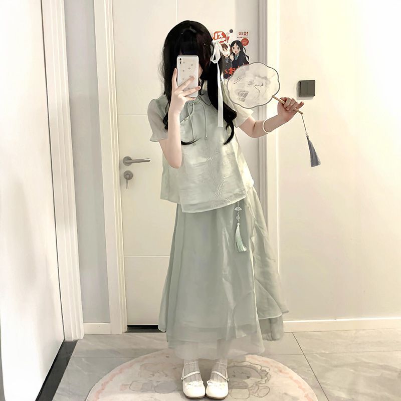 盘扣上衣+吊坠半身长裙