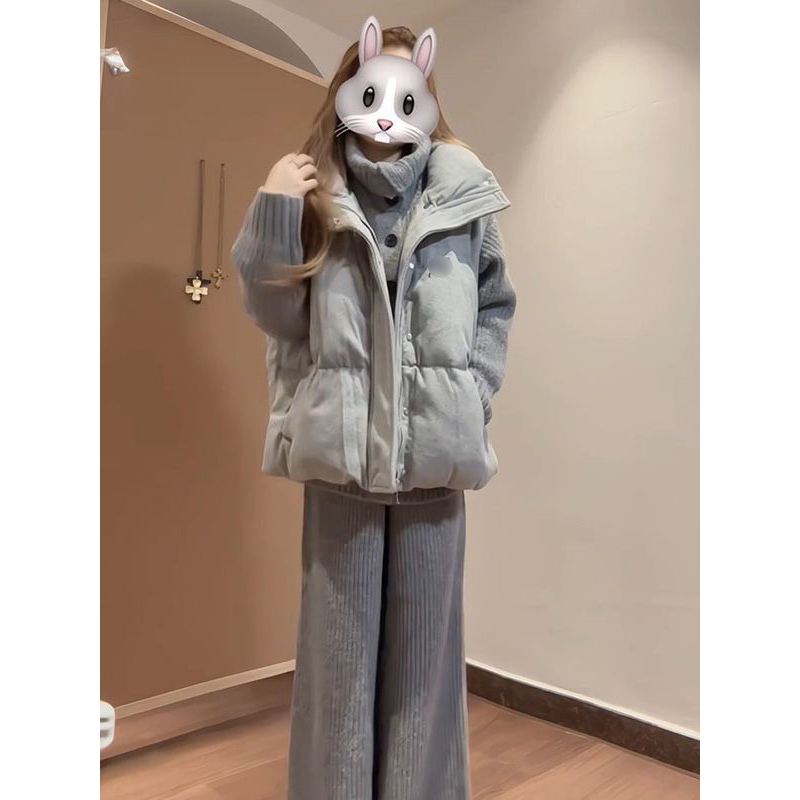 马甲棉服+灰色毛衣开衫+阔腿裤