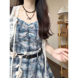 一整套复古高级设计感绝美不规则吊带连衣裙搭配简约防晒开衫 穿搭