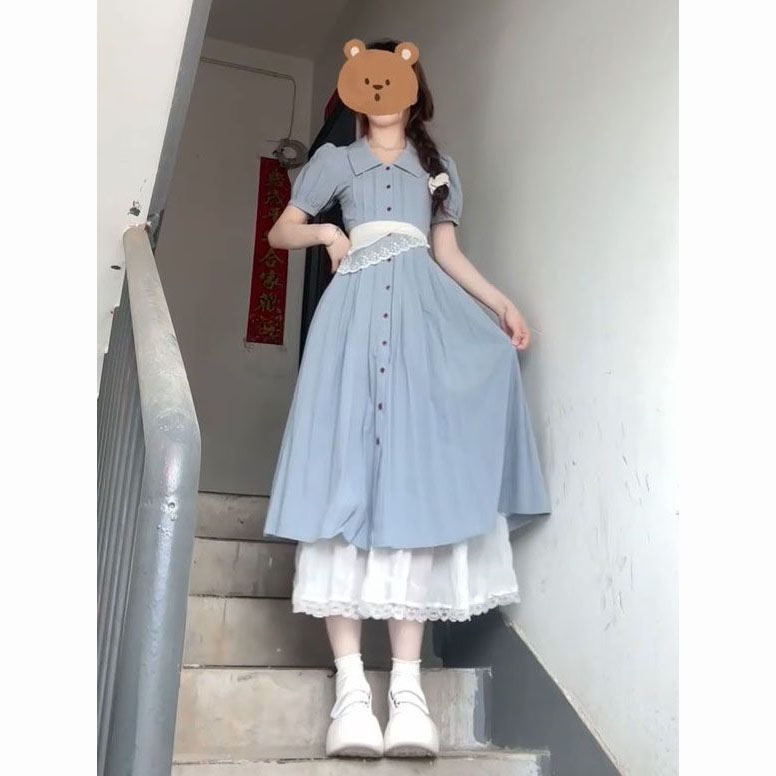 蓝色翻领单排扣连衣裙