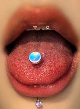 戏灵女孩 澳宝小众唇环 爆闪辣妹钛钢防过敏短杆舌钉舌环唇钉饰品