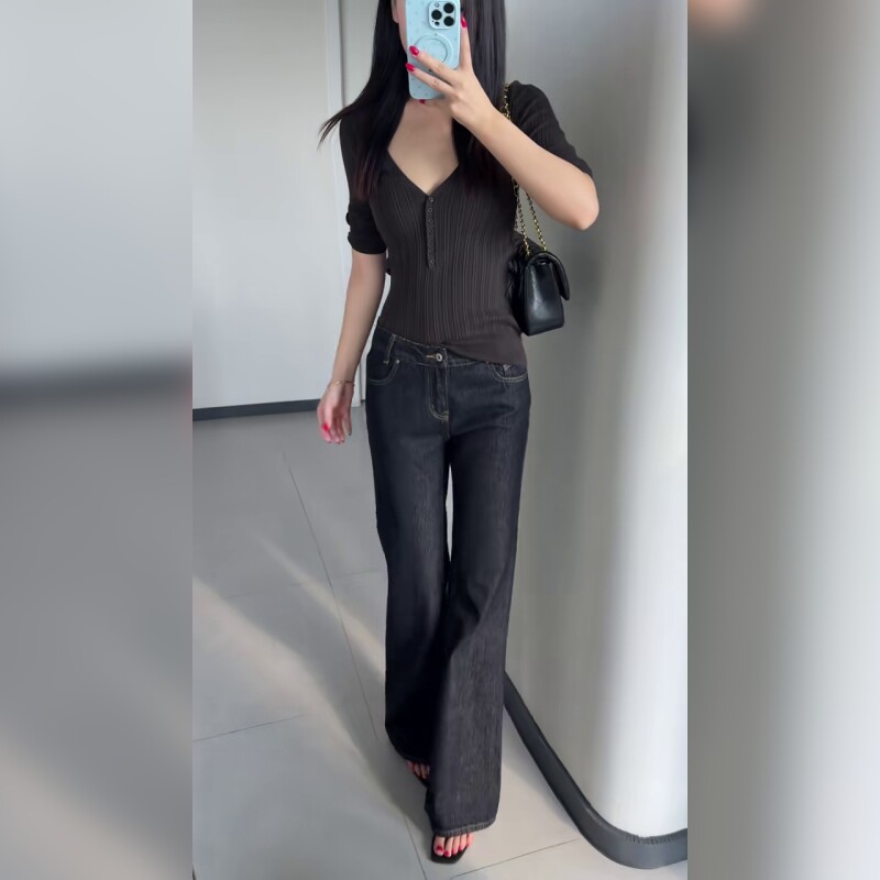 时尚百搭低腰牛仔裤直筒款经典版型展现独特风格舒适又好看