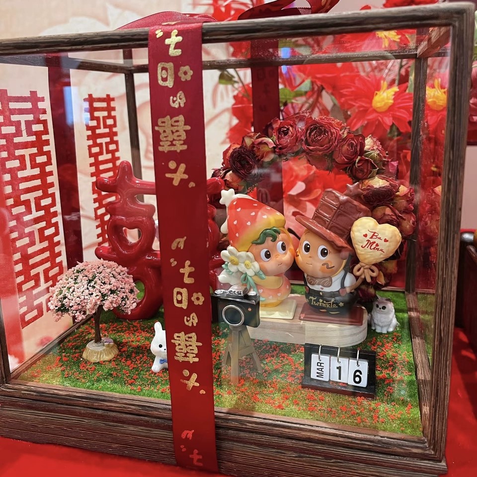泡泡玛特星星人怦然心动婚礼手工