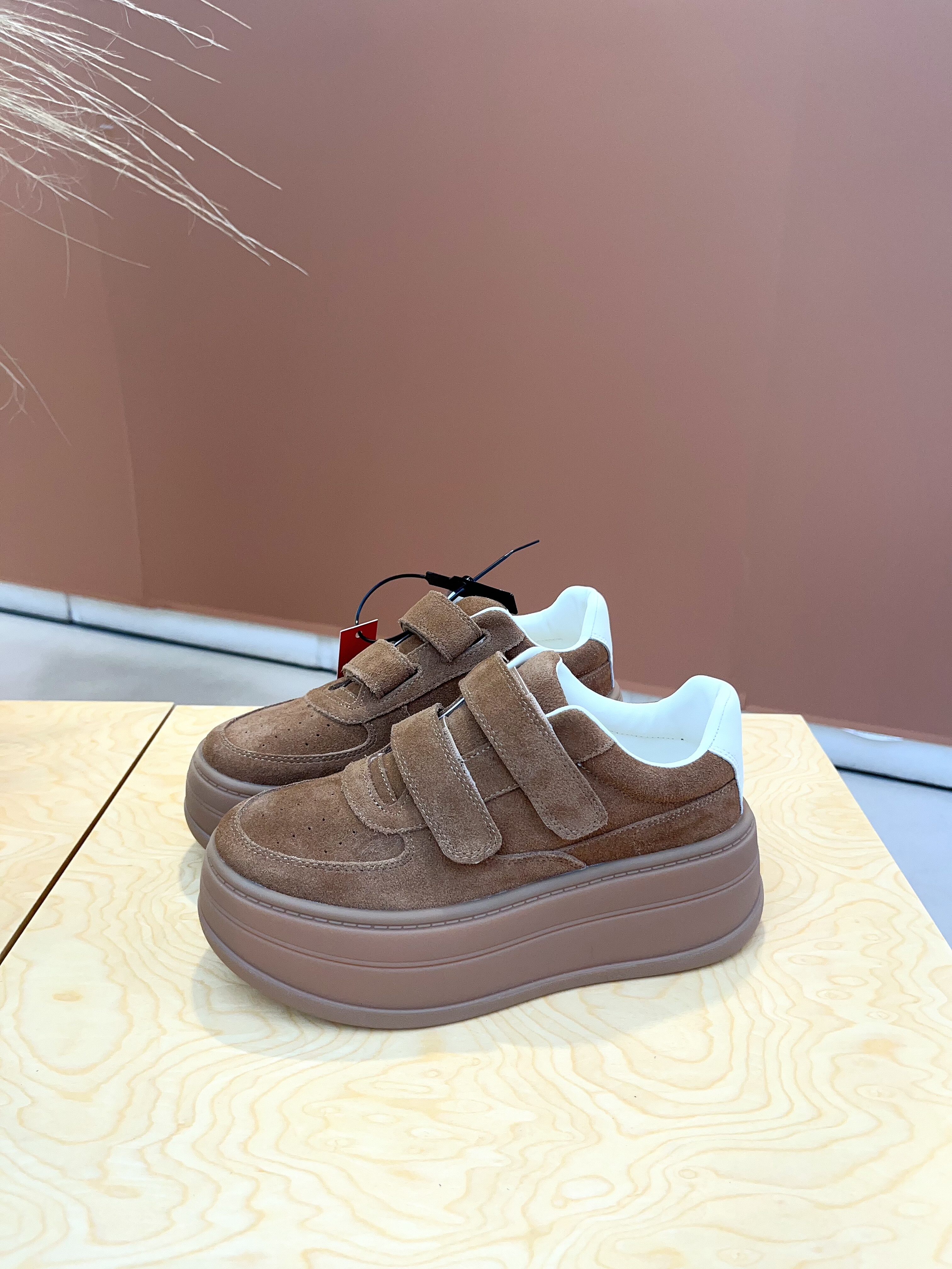 SGIRL TWTW厚底魔术贴小白鞋女2025新真皮百搭休闲运动板鞋面包鞋