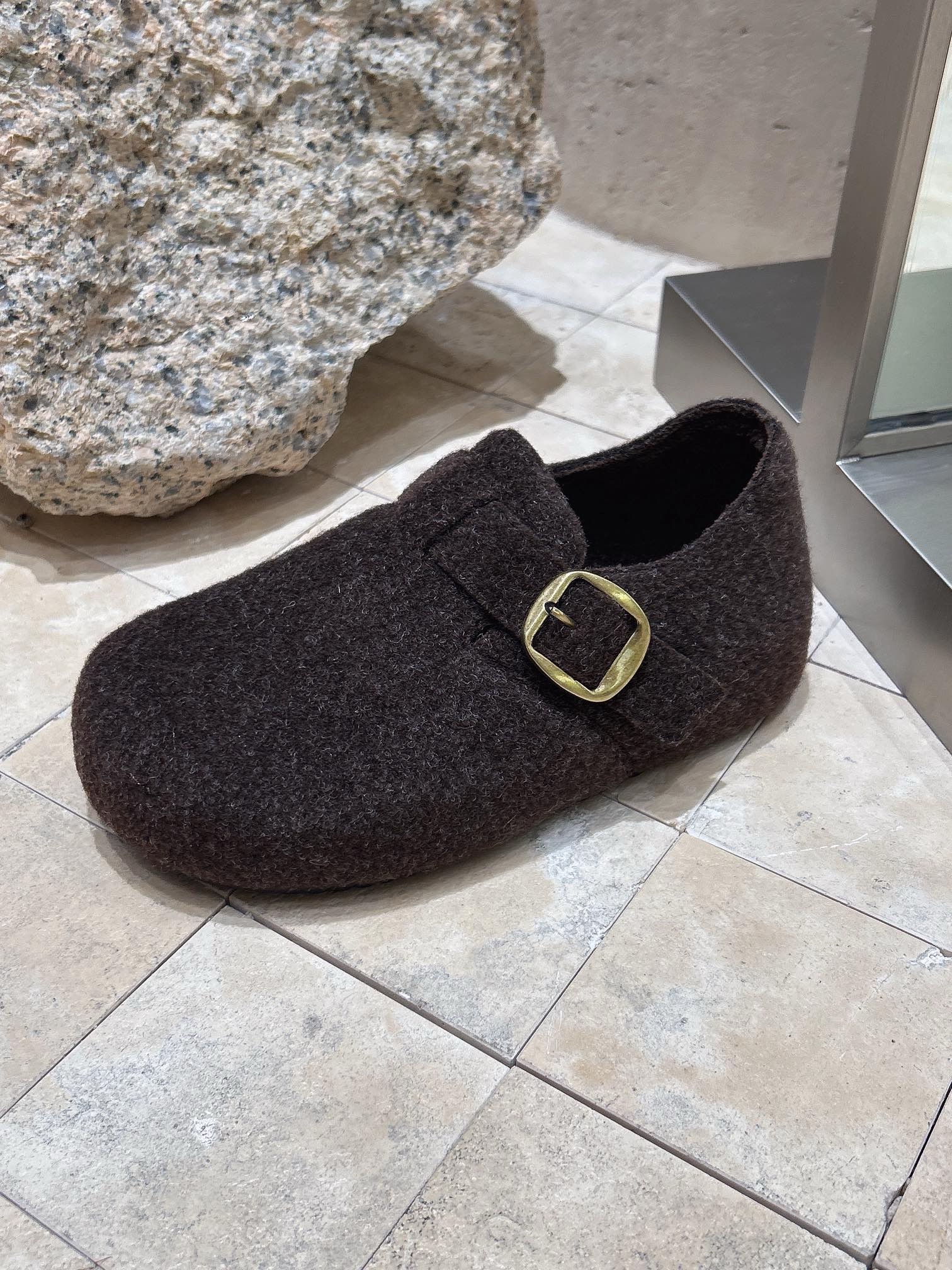 无注册商标复古呢子加绒勃肯鞋