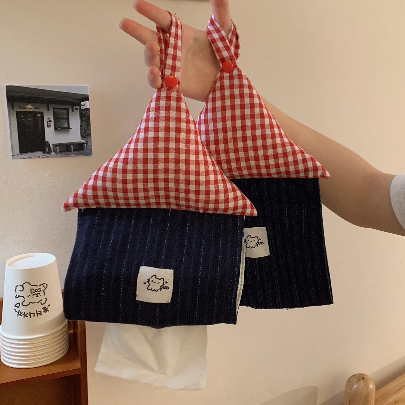 可爱房子纸巾盒家用卧室床头纸巾收纳袋学生宿舍壁挂式纸抽盒装饰