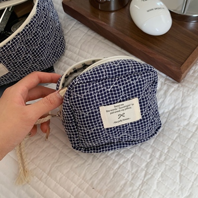 爱心刺绣小方包女上班通勤杂物收纳迷你小包便携随身补妆包零钱包