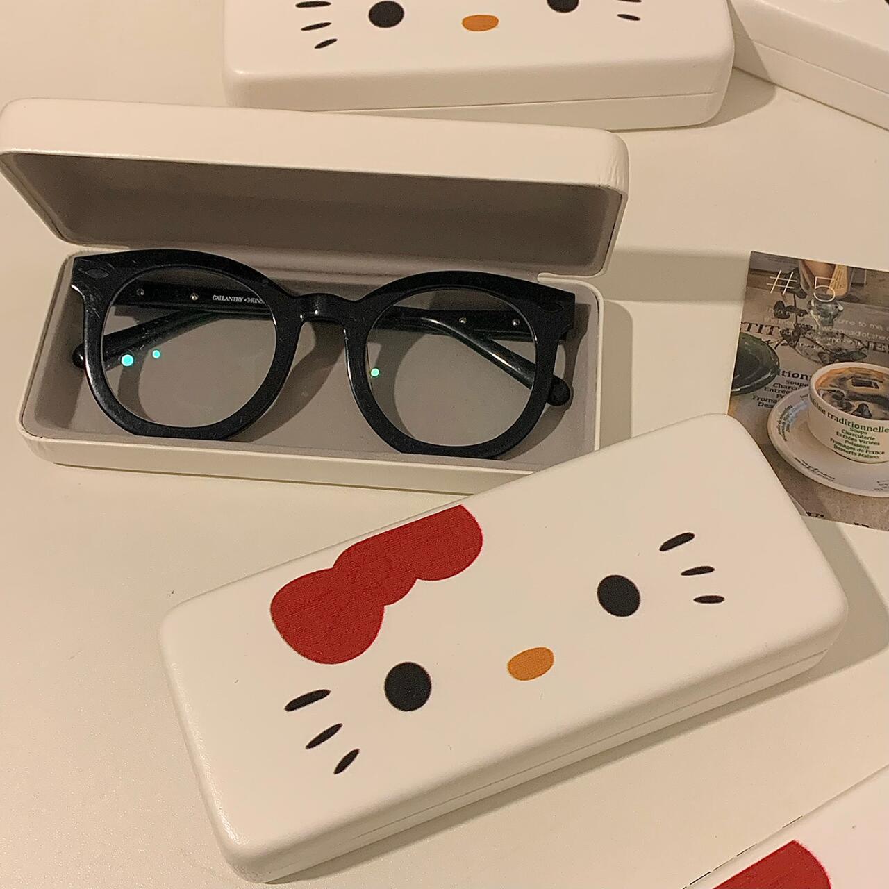 可爱凯蒂猫眼镜盒便携式抗压防摔收纳盒女款随身近视眼镜盒子学生
