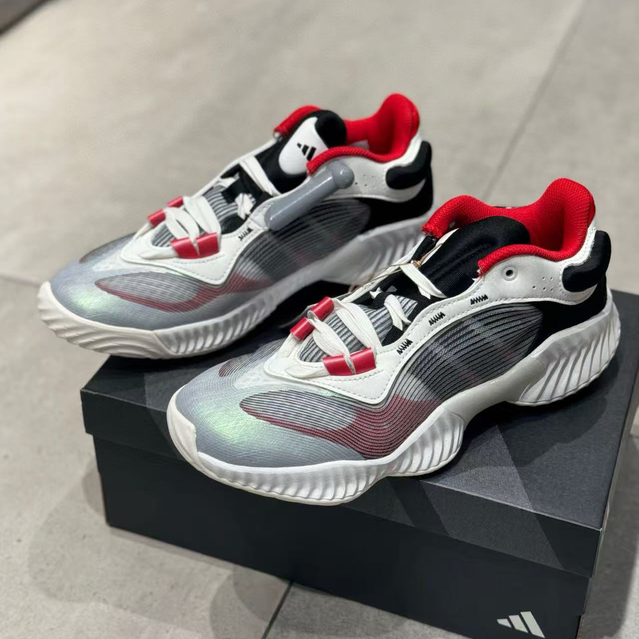 阿迪达斯男子团队缓震篮球鞋