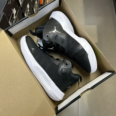 耐克乔丹男童实战训练篮球鞋