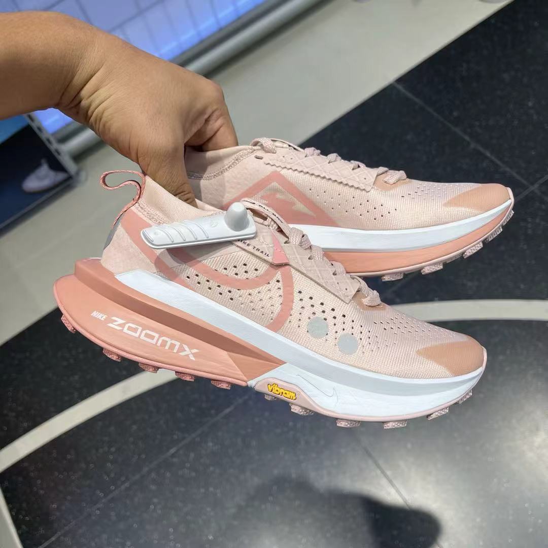 耐克女子户外休闲运动跑步鞋