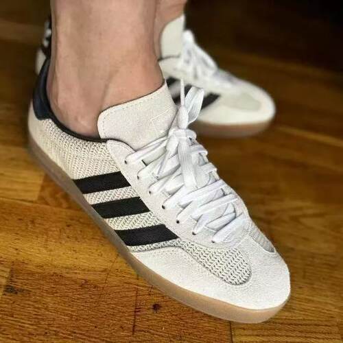 阿迪达斯男女同款休闲板鞋