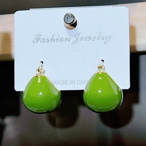 奥特莱斯18K金牛油果绿色耳扣