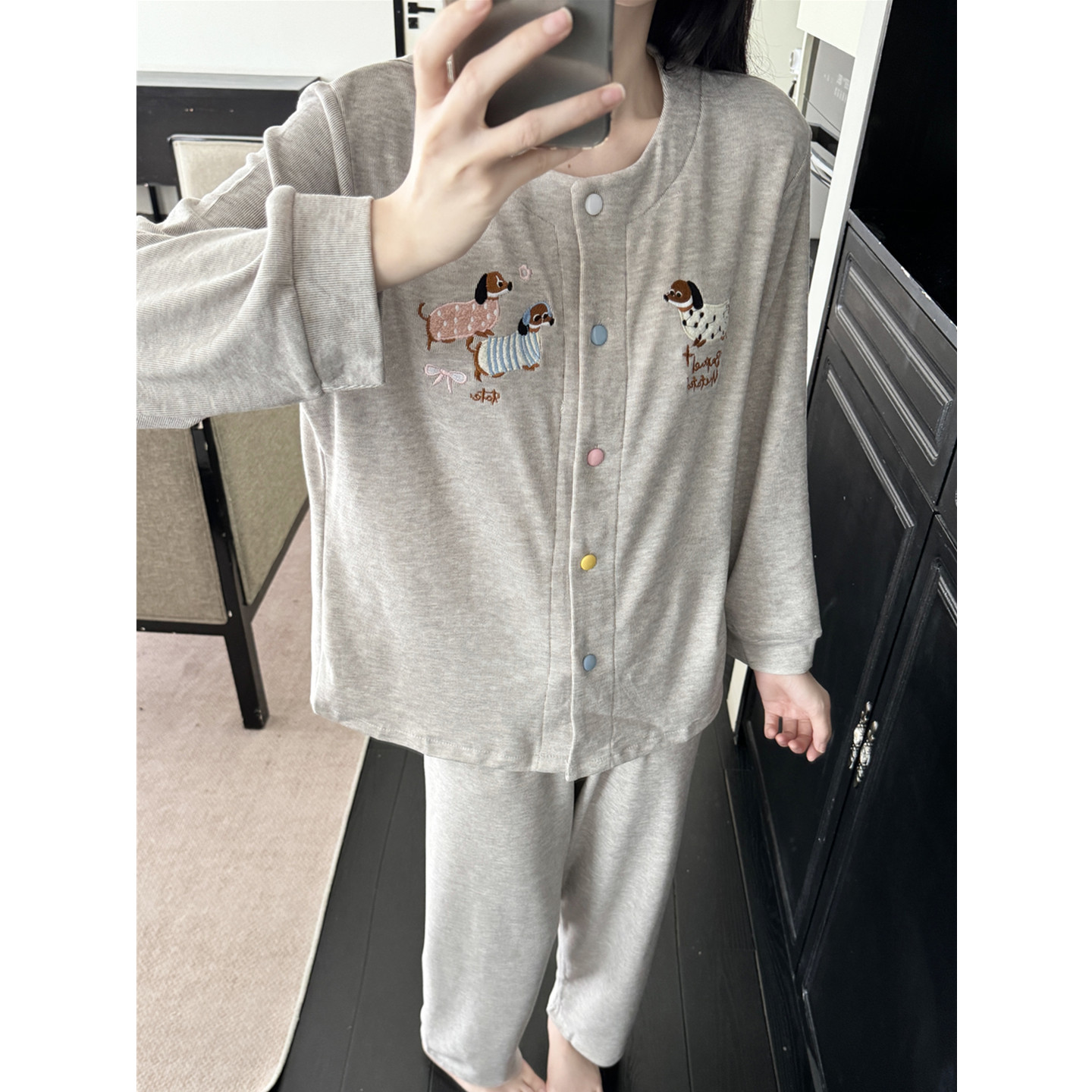 带胸垫羊绒长袖睡衣女秋冬腊肠狗