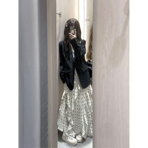 韩系高级感黑色西装外套+不规则波点吊带连衣裙春季新款两件套装