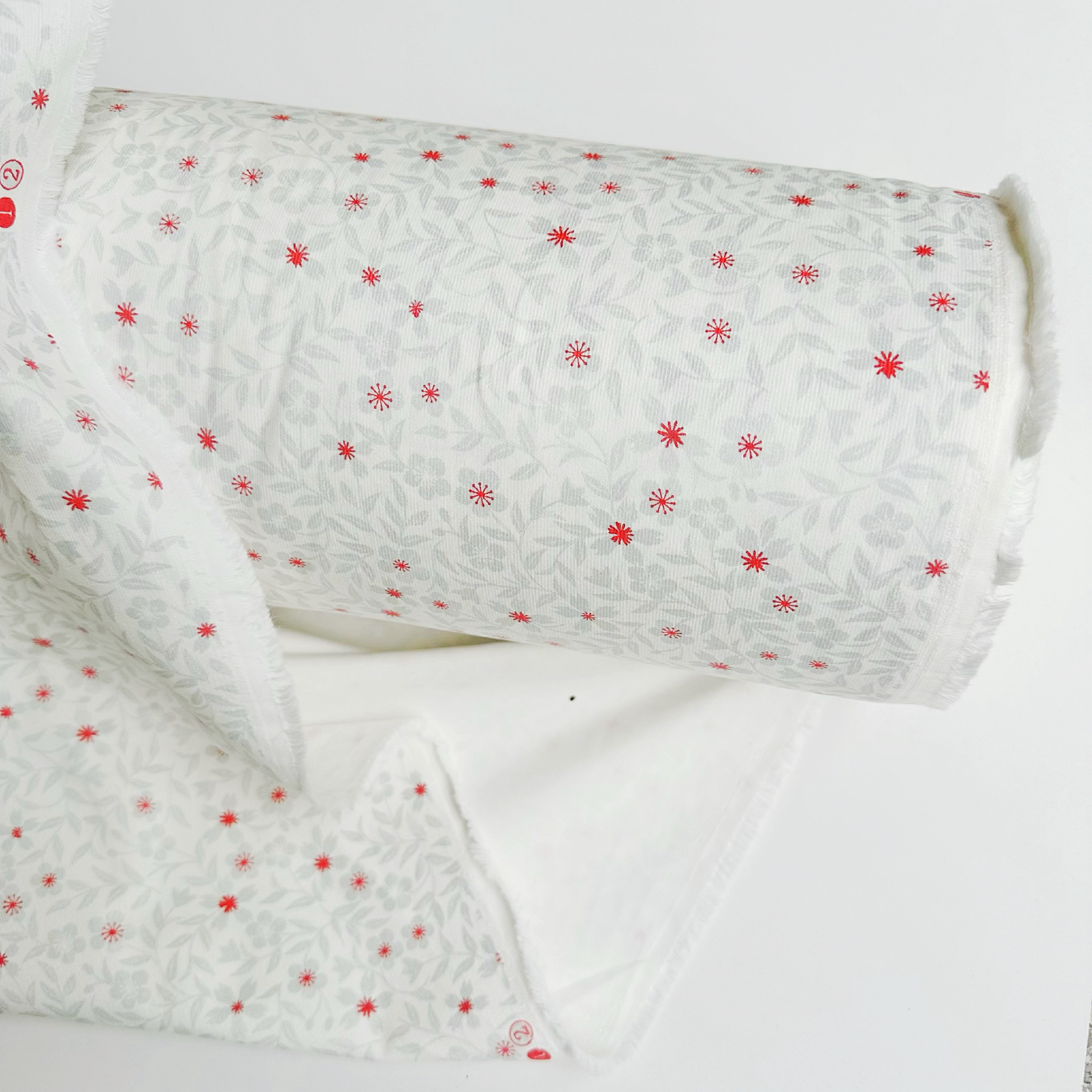 精品 全棉细腻21条带弹力灯芯绒 白底小红花 衬衣裙子DIY布料面料