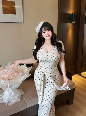 Babes【人间白茶】法式大码v领波点连衣裙女夏季收腰气质鱼尾裙女