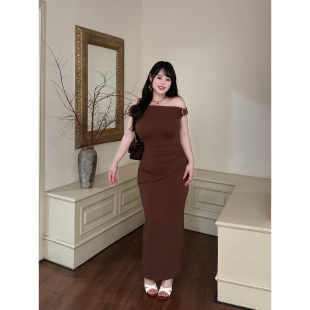 气质高级棕色一字肩修身 Babes 法式 大码 显瘦包臀长裙 棕调美学