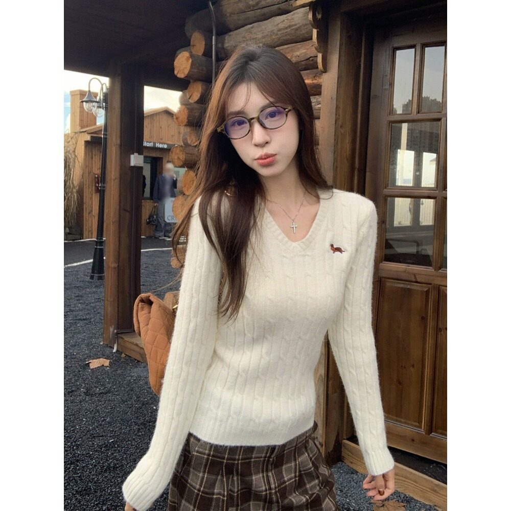 安迪绒洗水刺绣v领麻花针织衫女秋季新款打底内搭毛衣长袖上