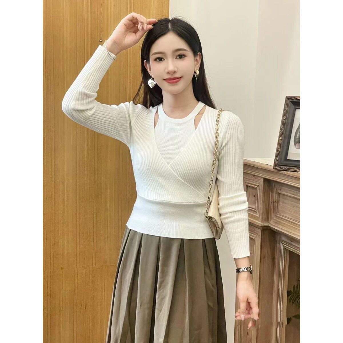质量2026秋季新款韩版挂脖露锁骨纯色假两件长袖上衣女