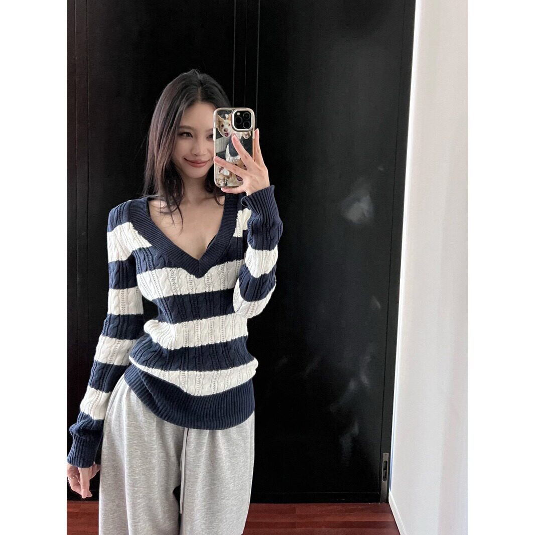 绵羊绒蓝白条纹v领长袖针织衫女秋季修身毛衣弹力撞色打底上