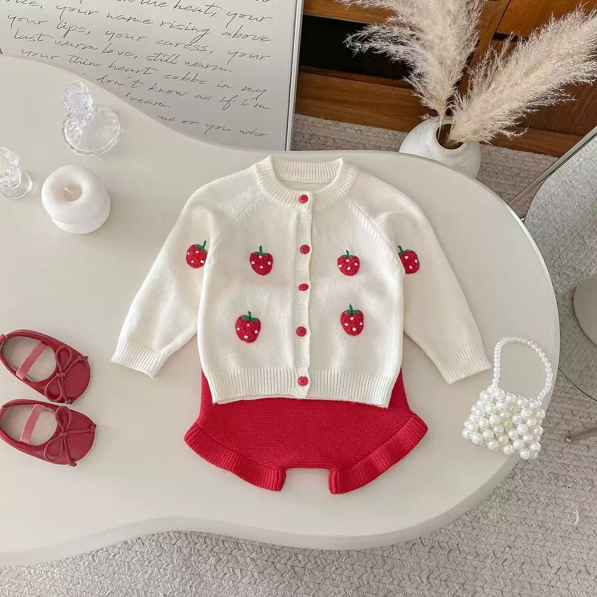 婴儿立体草莓针织套装女宝宝毛衣