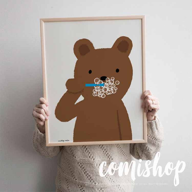 北欧同步ins风儿童宝宝房小熊刷牙实木框幼儿园托儿所装饰挂画